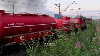 ↩️🎬🖼 К месту пожара в Екатеринбурге прибыл пожарный поезд. Местные жители жалую...