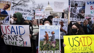 美前总统批裁撤美国国际开发总署（USAID）美国前总统奥巴马批评特朗普政府裁撤美国国际开发总署（USAID）为“大错特错”。👉 继续浏览后续：https://rfi.my/Bo3L.g
