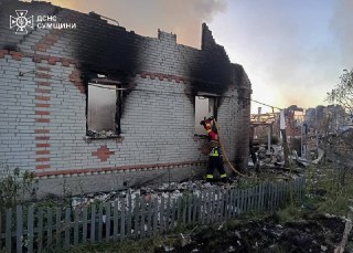 🖼 2 частных дома сгорели в результате атаки РФ в Сумской области. 2 человека погиб...