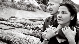 著名摄影师萨尔加多 （Sebastião Salgado）在巴黎病逝 享年81岁居于巴黎的巴西摄影师塞巴斯蒂昂·萨尔加多（Sebastião Salgado）5月23日病逝。巴西总统卢拉赞扬他是世界上最棒的摄影师之一。萨尔加多终年81岁，曾是法国美术学院的成员。👉 继续浏览后续：https://rfi.my/BhGO.g