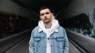 На рэпера Noize MC (Иван Алексеев) составили административный протокол о дискредитации российской армии — база Тверского районного суда Москвы Музыкант проживает за пределами России, где он объявлен иноагентом.