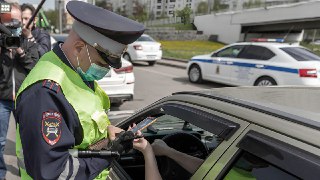 В России полностью узаконят цифровые права и СТС на автоОб этом сообщил глава ГАИ Михаил Черников. По его словам, ведомство прорабатывает соответствующие аспекты законодательства, чтобы водителям приходилось реже посещать отделения ГАИ, и граждане могли по