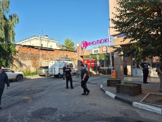 ↩️🖼 По предварительной информации, в Game Loft гранату принес 18-летний парень, чтобы ...