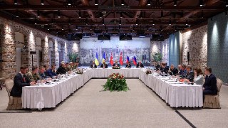 Россия на переговорах в Стамбуле выдвинула «нереалистичные» требования, в частности, вывести ВСУ из «нескольких регионов внутри Украины» — Reuters и AxiosКак сказал Reuters источник среди украинских дипломатов, требования, которые выдвинула Россия в ходе п