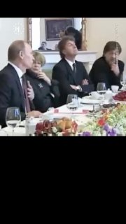 🎉 Юрию Шевчуку — 68!Он всегда выступал против войны, поддерживал российскую оппозицию и участвовал в протестах. В 2010 году Шевчук задавал неудобные вопросы Путину. Для музыканта это был просто «разговор двух чуваков», для других — пример, как не раболепст