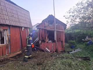 В подмосковной Истре во время атаки беспилотников два человека были ранены осколками, ночью и накануне днем сбиты девять беспилотников в Зарайске, Одинцово, Домодедово, Истре и Солнечногорске, также поврежден частный дом — губернатор