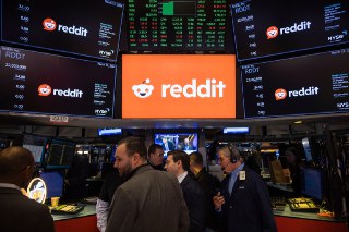 Reddit 起诉人工智能公司 Anthropic，指控其 "收集 "用户评论以训练聊天机器人克劳德Reddit sues AI company Anthropic for allegedly ''scraping'' user comments to train chatbot Claude (finance.yahoo.com)06-05via Buzzing