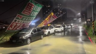 🎬 Два человека погибли, еще 334 пострадали из-за удара тайфуна «Данас» по юго-запад...